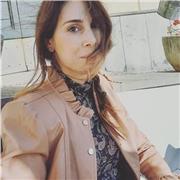 Docente di lettere impartisce lezioni di italiano e storia